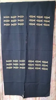 アジアン雑貨　インド製　プリントのれん　紺　さかな　150cm