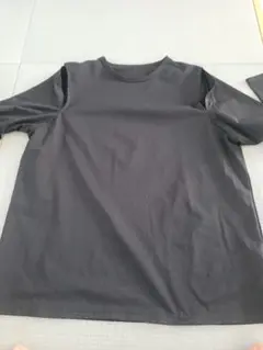 黒 長袖シャツ ラウンドネック