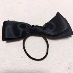黒リボンつきヘアゴム（mig　美品）