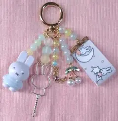 ウサギのキャラクター付きキーホルダー