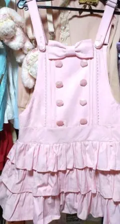 ロゴ入りサロペット。