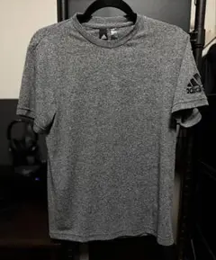 ⭐️美品 アディダス Tシャツ グレー 半袖 スポーツウェア メンズ Sサイズ