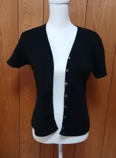 コムサイズム (COMME CA ISM)黒の半袖カーディガン Vネック
