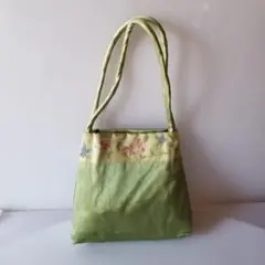 蝶　花　刺繍入り バッグ　オーガンジー　グリーンのバッグ
