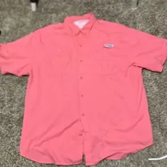 Columbia ピンクシャツ
