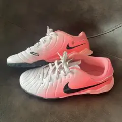 ナイキティエンポトレーニングシューズ　21.5cm