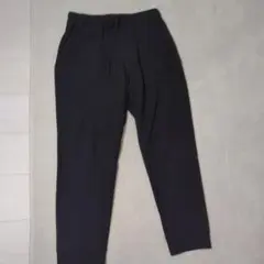 ジーユー　黒いトレーニングパンツ ストレートレッグ