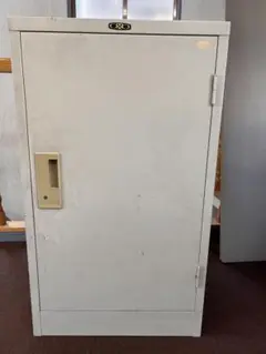 中型グレーキャビネット 3棚 ロック付き