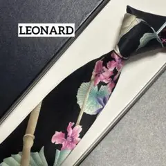 美品　レオナール　ネクタイ　黒　花柄