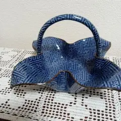 青い花びら型陶器バスケット