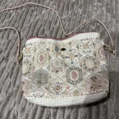 インド刺繍模様　キルティングポシェット
