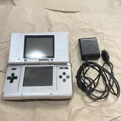 Nintendo DS 本体　プラチナシルバー　充電器付き