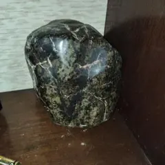 大理石の置物 黒と緑の模様