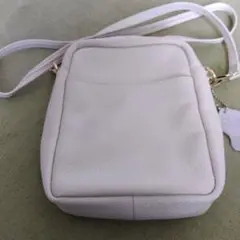 ホワイトレザーショルダーバッグ