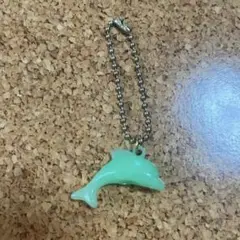 イルカ　いるか　キーホルダー　ストラップ　黄緑　海の生き物