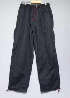 （株）アスティ　ノーブランド　美品　ブラックカーゴパンツ 軽量素材 赤い紐付き