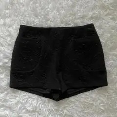 ティティアンドコー【サイズ M】ショートパンツ　ブラック　エンボス　ボタニカル