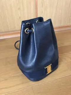 フェラガモ ヴァラ リボン巾着型 レザー リュックショルダー