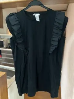 フリル付きブラックノースリーブチュニック
