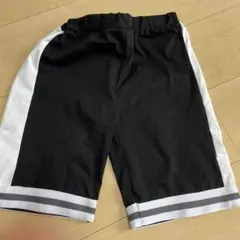 130サイズ ブラック/ホワイト ハーフパンツ