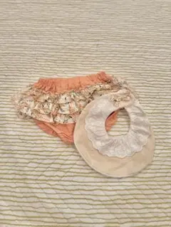 オレンジ フリルボトムスとビブセット