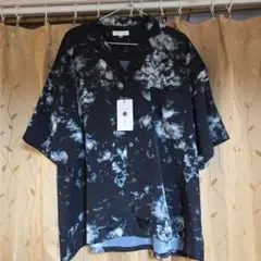 黒と白の抽象模様 半袖シャツ【M】新品未使用・タグ付き♪値下げ不可♪