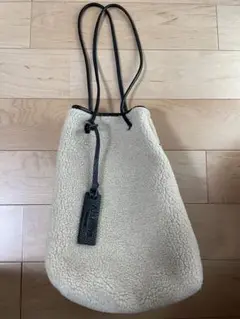 A.la Malva アラマルヴァ 本革レザー 巾着バッグ ホワイト 美品 A.la Malva アラマルヴァ 本革レザー 巾着バッグ ホワイト 美品