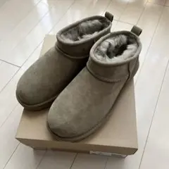 新品 アグUGGクラシックウルトラミニ23cm