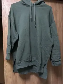 オリーブグリーン フード付き スウェット