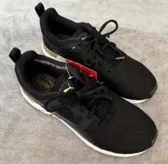 PUMA ブラック スニーカー