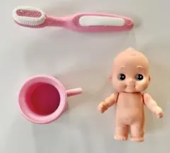 カプセルトイ　歯みがきと赤ちゃん　消しゴム　ガチャ