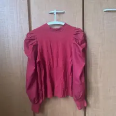 レディーストップス　赤いパフスリーブ長袖