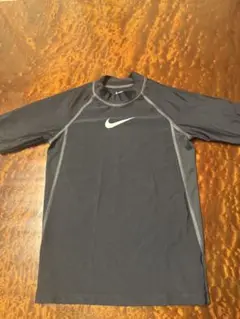 2回のみ使用★ NIKE ラッシュガード　半袖　140