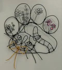 猫と肉球　ワイヤーアート