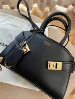 フェラガモ【SALE!!】ハグバッグ スモール【新品未使用】 Ferragamo Studio Bag 未使用品 Salvatore サルヴァトーレ