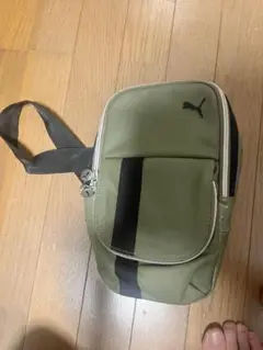 Puma オリーブグリーン ショルダーバッグ