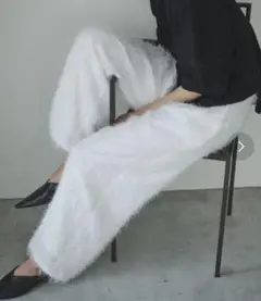 AIC. （エーアイシー）フェザーフリンジタックパンツ オフホワイト