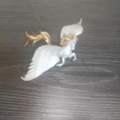 ホワイト× ゴールド ユニコーン フィギュア