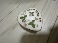 WEDGWOOD ウェッジウッド ハート型陶器製小物入れ　ワイルドストローベリー