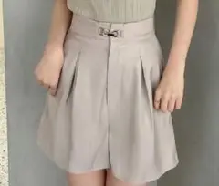グロッシーショートパンツ