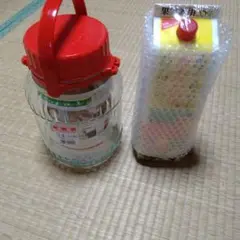 梅酒用赤い蓋のガラス瓶と果実酢