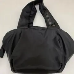 ナイロン ブラック トートバッグ ジッパーポケット付き