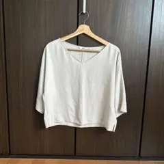 ベージュ Vネック 五分袖 トップス