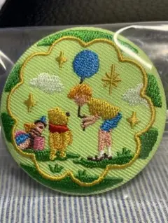 ディズニー　刺繍缶バッジプーさん