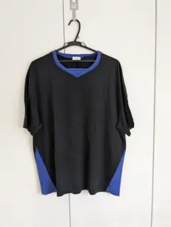 値下 EN ROUTE ブラック/ブルー Vネック Tシャツ