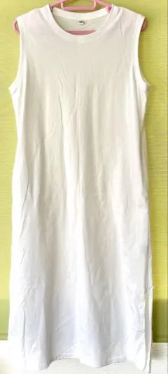 新品　UNIQLO ノースリーブドレス M ホワイト