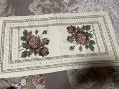 オノエメグミさん　アンティークバラの刺繍キット作成　テーブルランナー