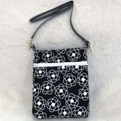 [ハンドメイド]カメリア柄　ファスナー付き　ポケット　ポシェット　花柄
