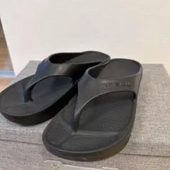 TELIC(テリック)ブラック トングサンダル　リカバリーサンダル