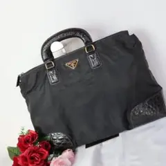 b696 プラダ トートバッグ ナイロンクロコ型押し三角プレートハンドバッグ